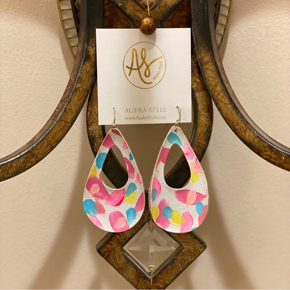 NWT *AUDRA STYLE* Statement Earrings … Hand-Painted Leather … *LIGHTWEIGHT*